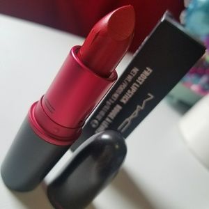 MAC lipstick VIVA GLAM riri